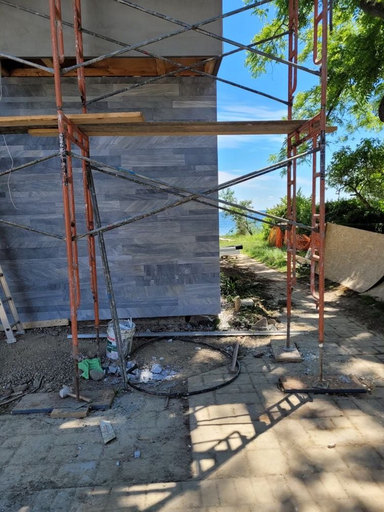 Allan1 | Planc Silver Grey Quartz | Exterior | Natural Stone Veneer | Legerstone | Ledgestone | Ledge stone | Real Stone | Norstone | Staxstone DIY Projects Image -60da19f13f85c